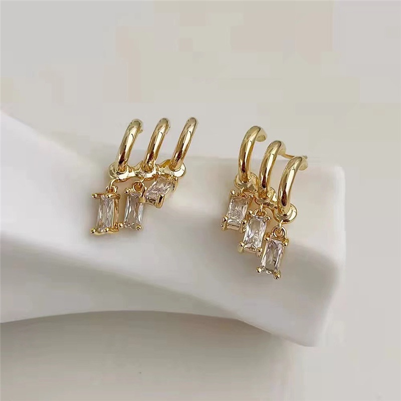 Anting Rumbai Liontin Kristal Zircon Tiga Baris Warna Hitam Gaya Klasik Elegan Untuk Wanita