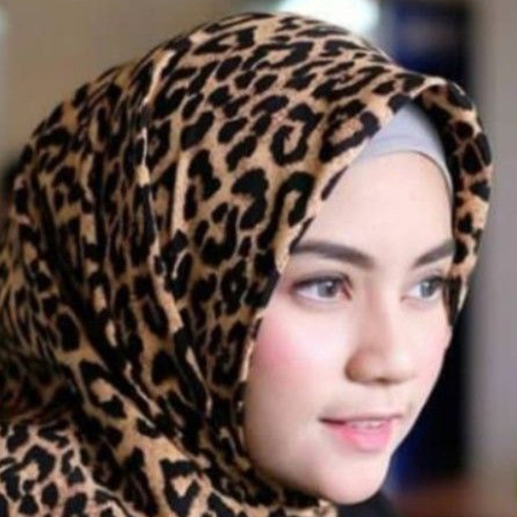 Jilbab leopard segi empat motif macan Hijab Segi Empat Plisket Motif Leopard - Plisket Motif