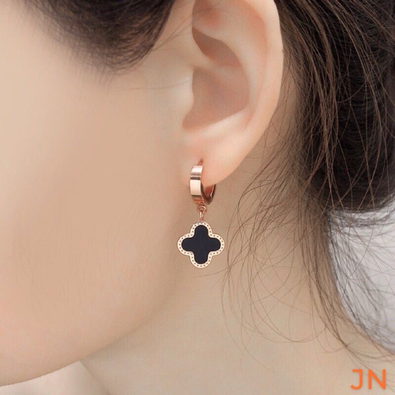 Fourfashion Anting Jepit Titanium Aksen Bunga Semanggi (Clover) JX040