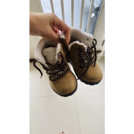 Dijual murah preloved Sepatu anak kids Winter Musim dingin bikin Hangat H&M size 20-21