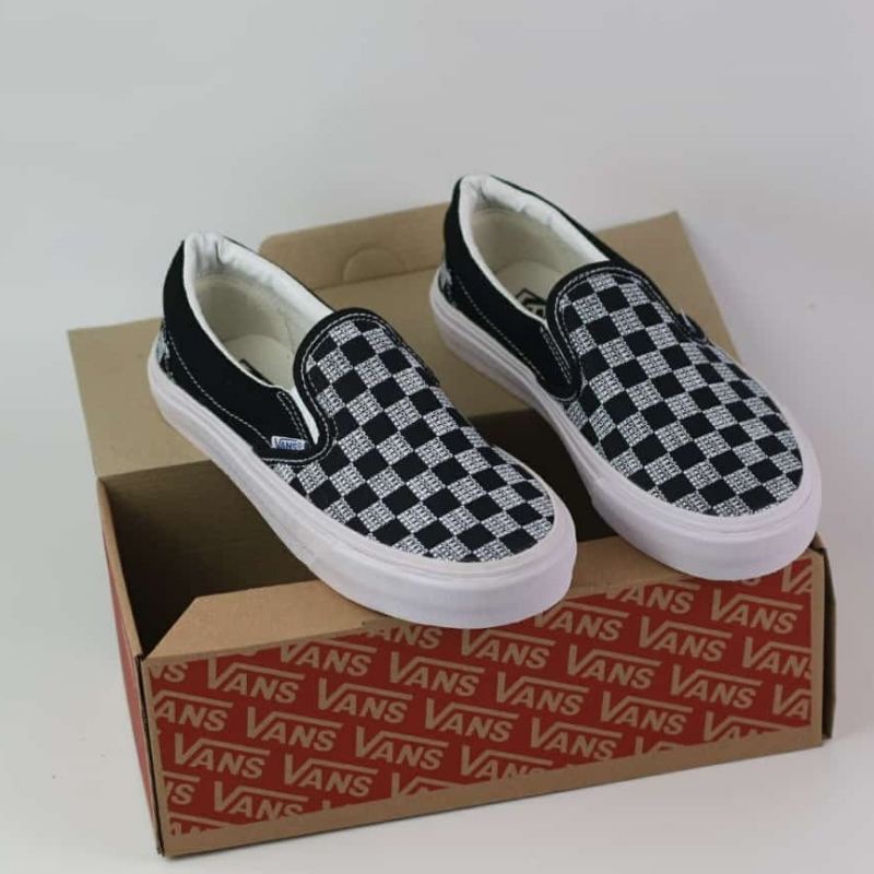 Sepatu vans slip on checker madness simpson spongebob crazywolrd  Pria dan wanita 36-43