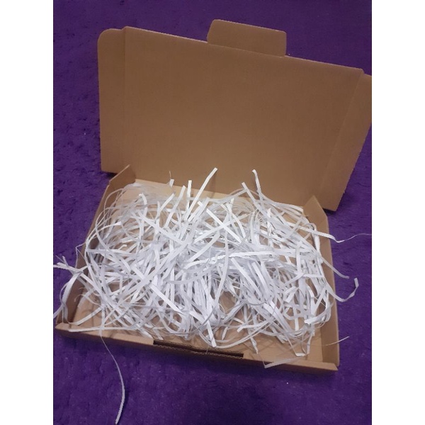 

Kertas Cacah Serut Shredded warna putih 10 gram