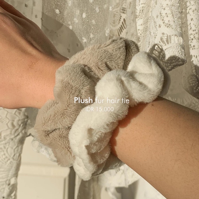 Ark.co - PLUSH fur hair tie scrunchie ikat kuncir rambut bulu fashion wanita