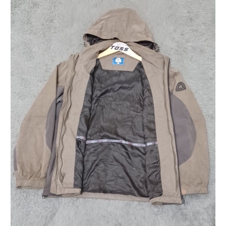 Jaket Outdoor Deuter