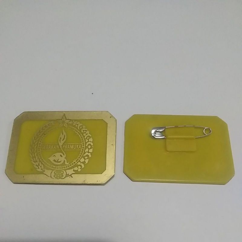 

PIN /TATOP TOPI PRAMUKA KUNING KOTAK(PENEGAK)