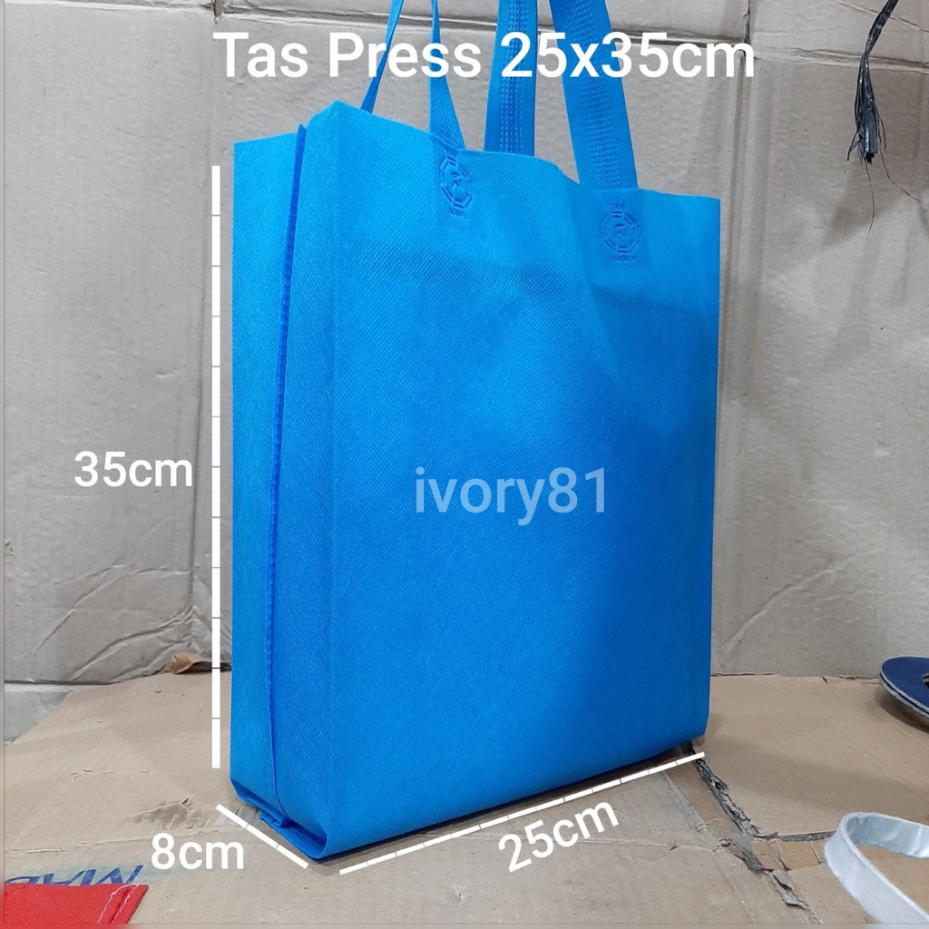 

Kantong Spunbond 25x35 / Tas Kain / Goodie Bag Polos Tas Souvenir / Kantong Souvenir