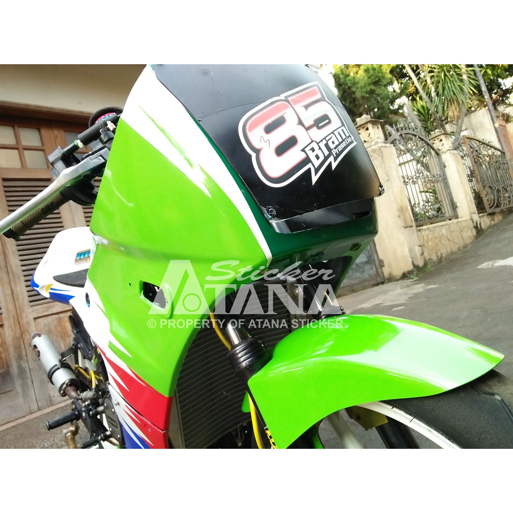 Skotlet Hijau Glossy Scotlet Green Tua Muda Stiker Ijo Daun Pupus Army Lumut Metalik Sticker Gloss Kilap Decal Vinyl Meteran Roll Sepeda Motor Matic Mobil Scotlite Body Scotlight Nyala Dekorasi Kaca Background Aquarium Lantai Tiang Aksesoris Ninja Beat