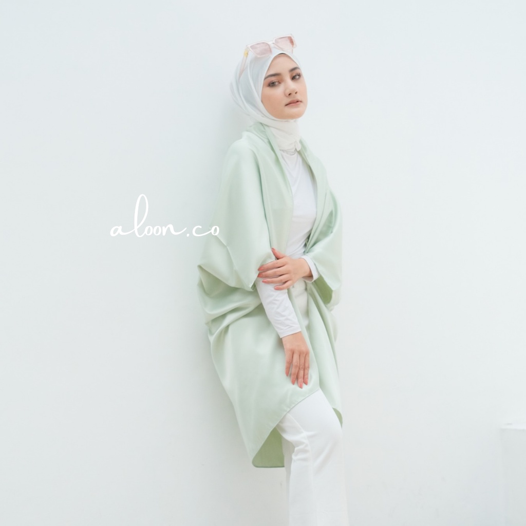 Levina Outer Polos Bahan Satin Premium – Outer Scraft Wanita Polos