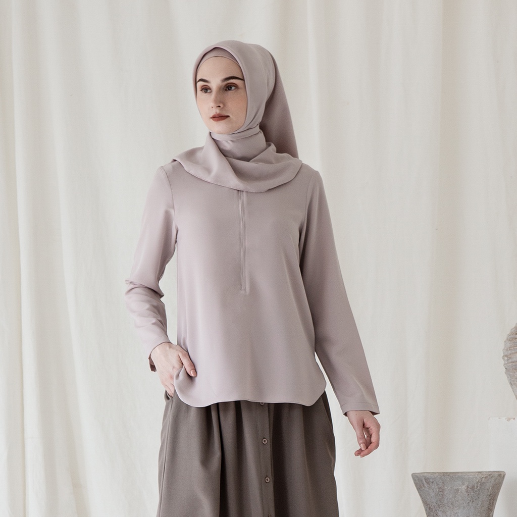 Basic Pradnya Top by Aska Label - Atasan basic polos blouse wanita Muslim lengan panjang murah busui friendly warna abu oat, ungu lilac, coklat clay, hitam black