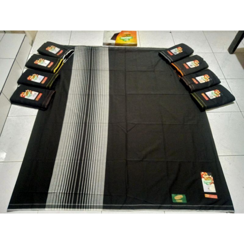 Sarung atlas hitam polos