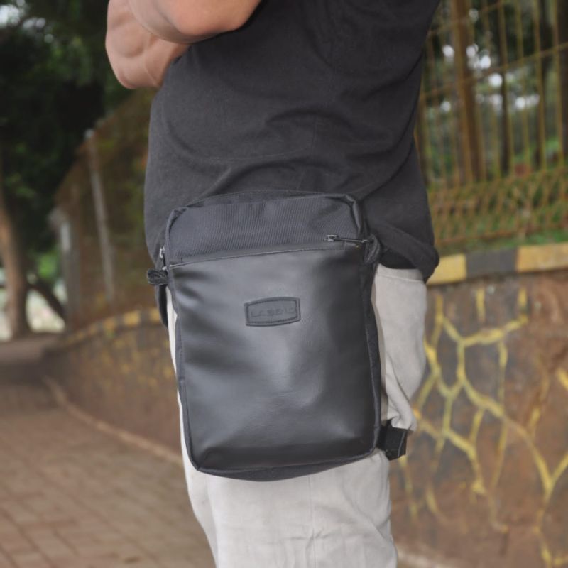Tas Paha Selempang pria premium Anti Air warna hitam labbio MAX R1