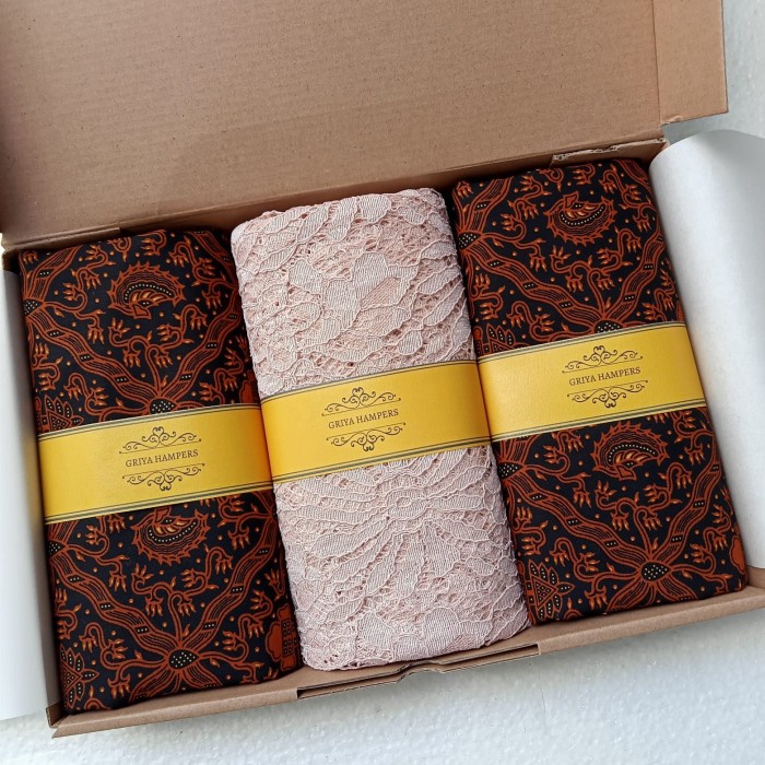 

[COD] Hampers Kado pernikahan wedding batik premium - C115