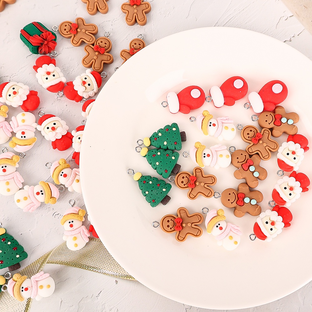 10pcs Liontin Resin Desain Santa Gingerbread Man / Pohon Natal / Snowman Handmade DIY Untuk Membuat Perhiasan