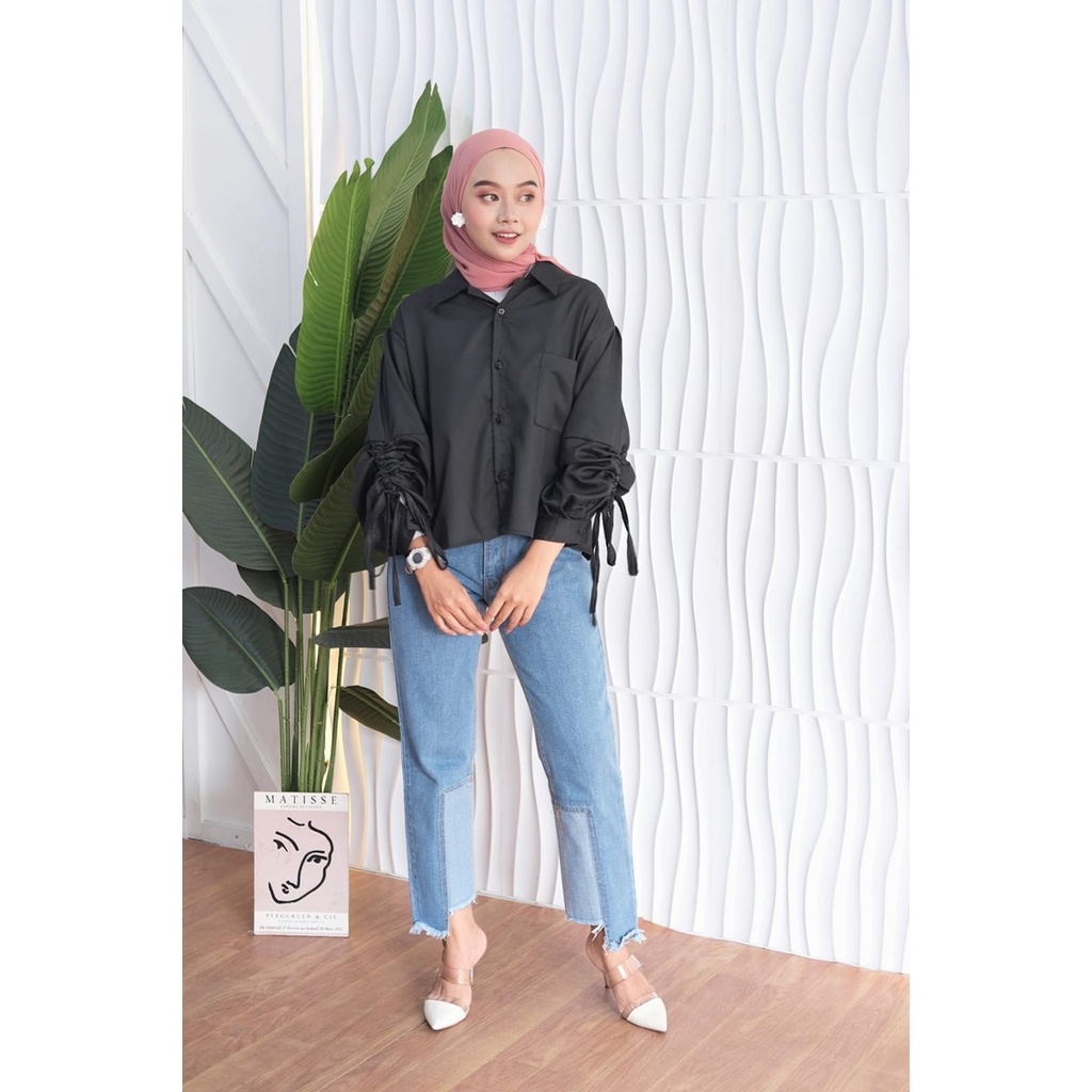 KEZRA MONIC TOP BLOUSE SERUT RAYON HIGH QUALITY 100% / ATASAN WANITA SELEBGRAM / BLOUSE KEMEJA WANITA SERUT VIRAL Blouse Katun Rayon Wanita / Atasan Perempuan FIT TO XL LD 112 / Full Kancing Depan Ghema Puff Top kaos serut kekinian blouse serut wanita