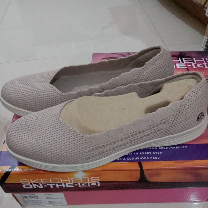 sepatu Skechers on the go dreamy 136214