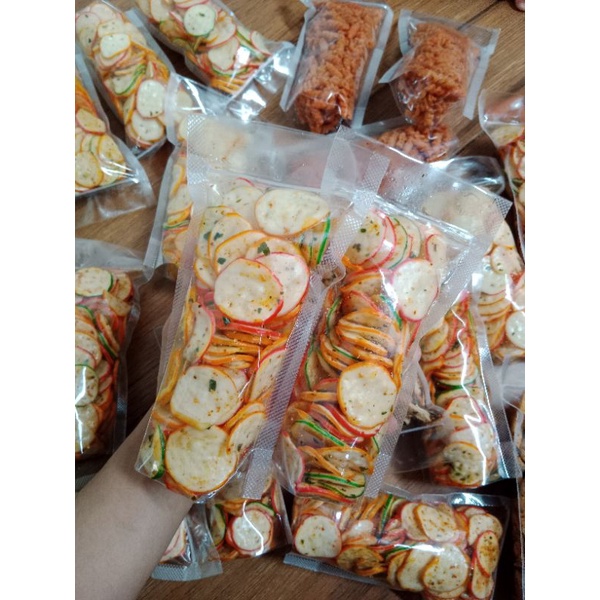 

kerupuk seblak 90 gram /makanan ringan/cemilan