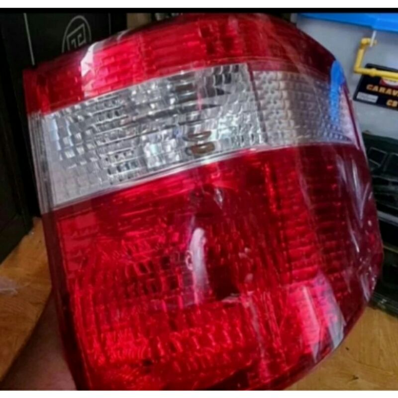 stoplamp lampu belakang alphard 2004