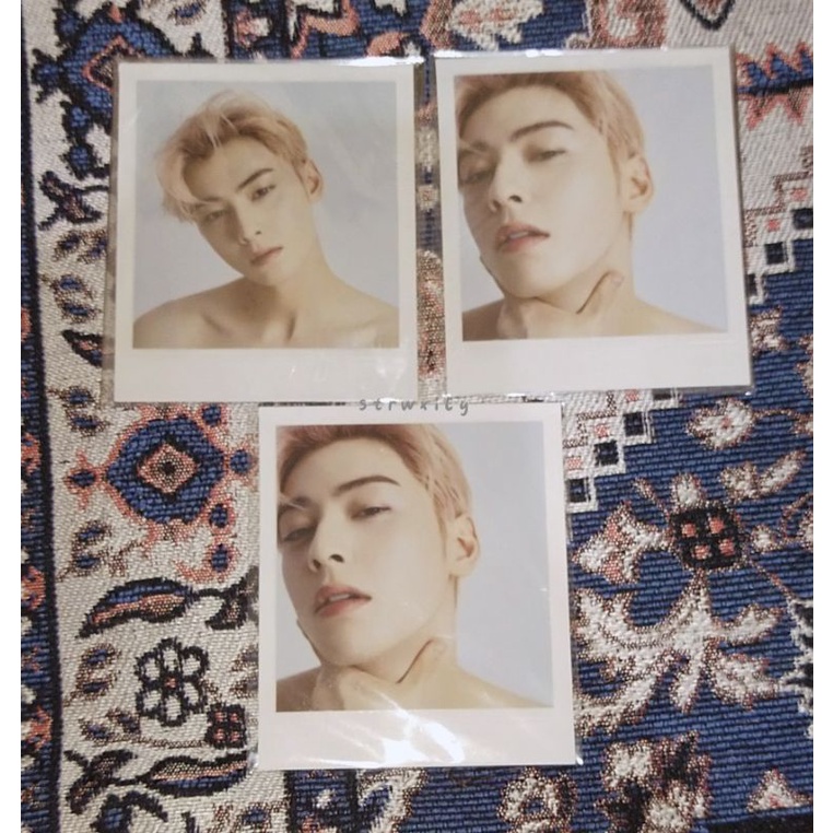 ASTRO EUNWOO POLAROID SWITCH ON OFFICIAL