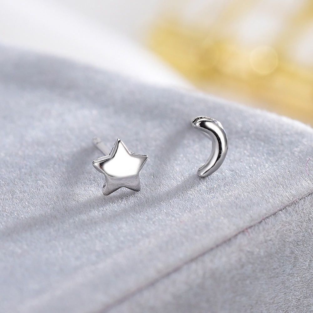 Anting Tusuk Asimetris Bentuk Bulan Bintang Mini Bahan Tembaga Untuk Wanita