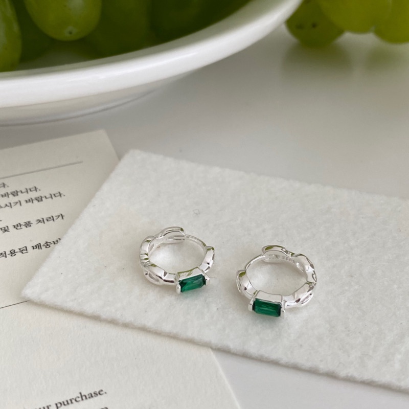 Anting Tusuk Model Cutout Dengan Batu Emerald Gaya Korea Untuk Wanita