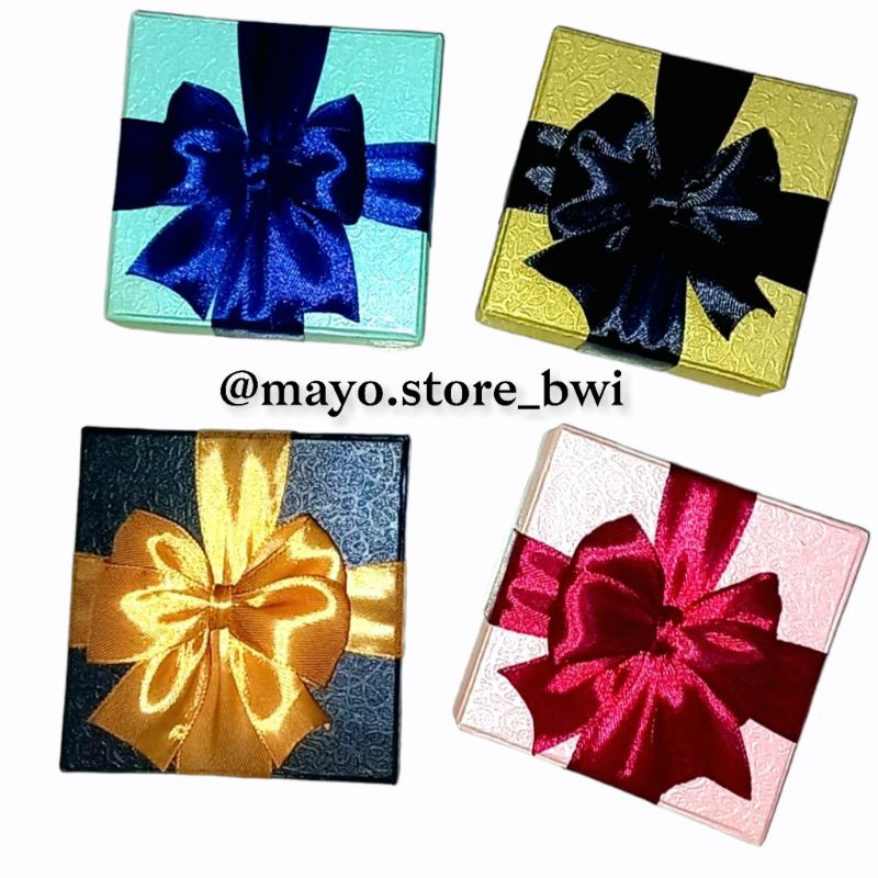 

Kotak Kado. Hard Box. Gift Box. Box dg Pita. Box Premium. 8x8x4cm