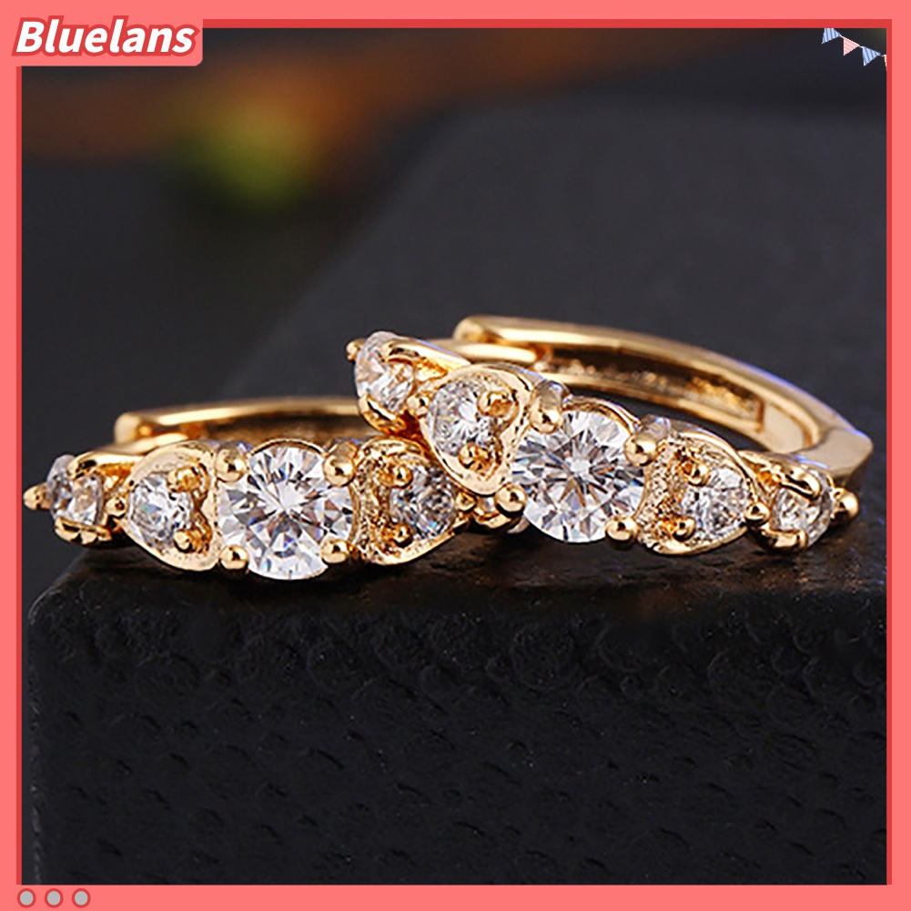 Anting Klip Lapis Emas Bentuk Hati Aksen Berlian Imitasi Untuk Wanita