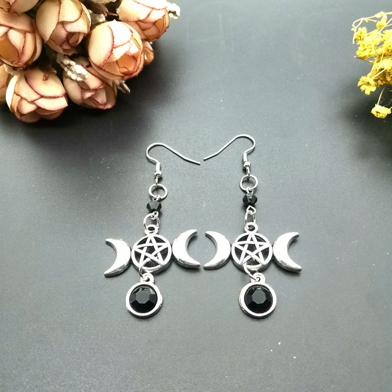 Anting Tusuk Gantung Wanita Desain Bulan Sabit Gaya Gothic Untuk Hadiah