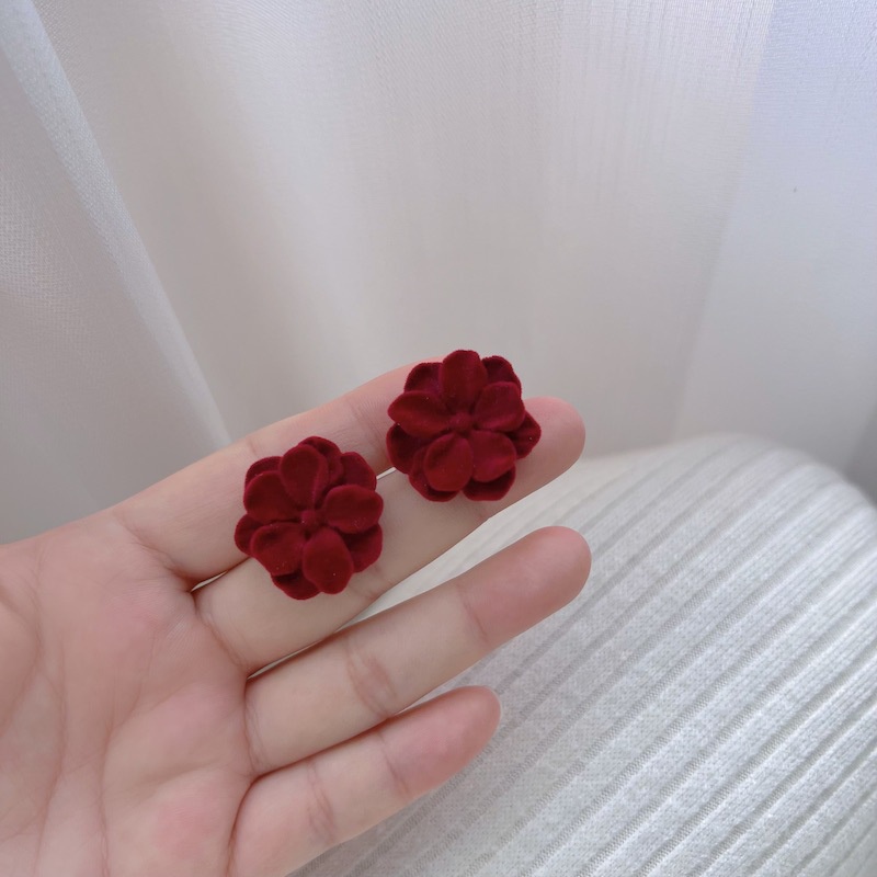 Anting Tusuk Motif Bunga Merah Bahan Resin Untuk Wanita