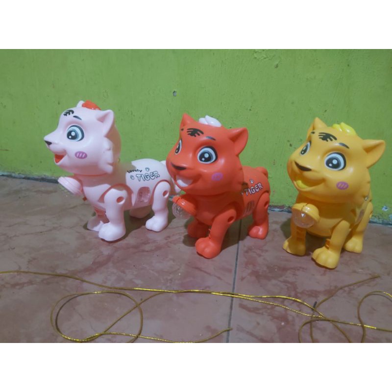 Mainan singa berjalan dan terbang