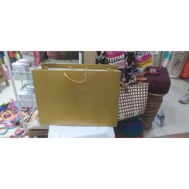 

Paper bag polio landscape gold dan silver isi 12pcs bahan dupex tebal