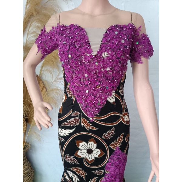 gaun pesta penyanyi batik strech kombinasi tile full mutiara