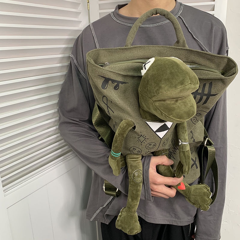 ✘♘✆Sera Jepang Street Cool Graffiti Seri Ransel Kanvas Gaya Hong Kong Sastra Katak Merek Tas Sekolah Boneka