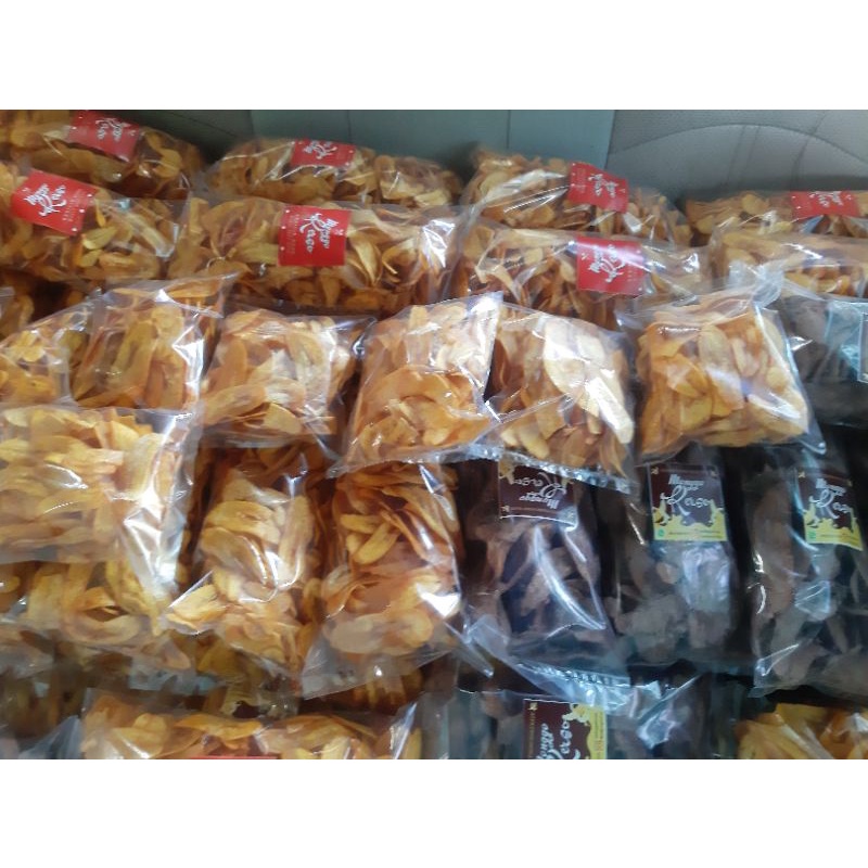 

MONGGO KERSO banana chips