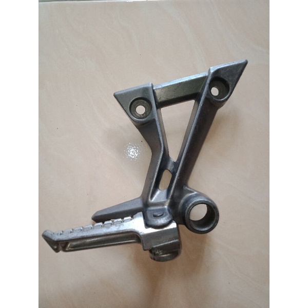 Foot step Postep belakang kanan Kawasaki Ninja 250 fi original