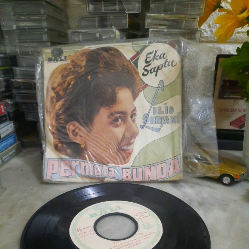 piringan hitam lilis suryani , 7 inch