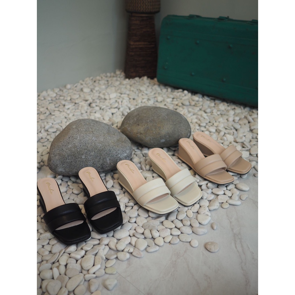 Luna Wedges Sandals