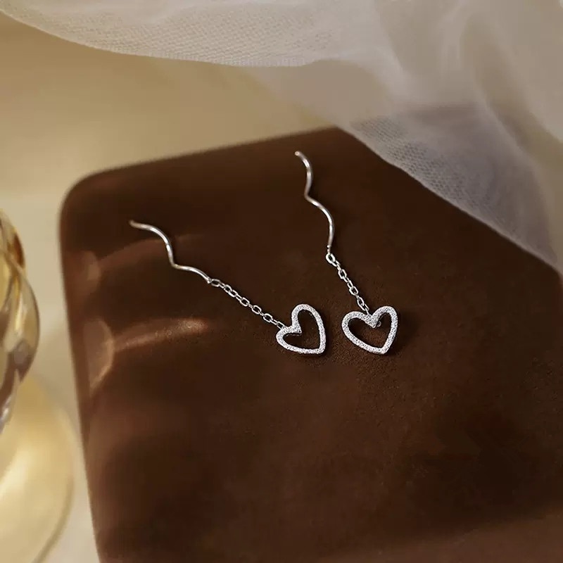 Magic789 Anting Gantung Panjang Tusuk Silver S925 Motif Hati Aksen Glitter Untuk Perhiasan Wanita