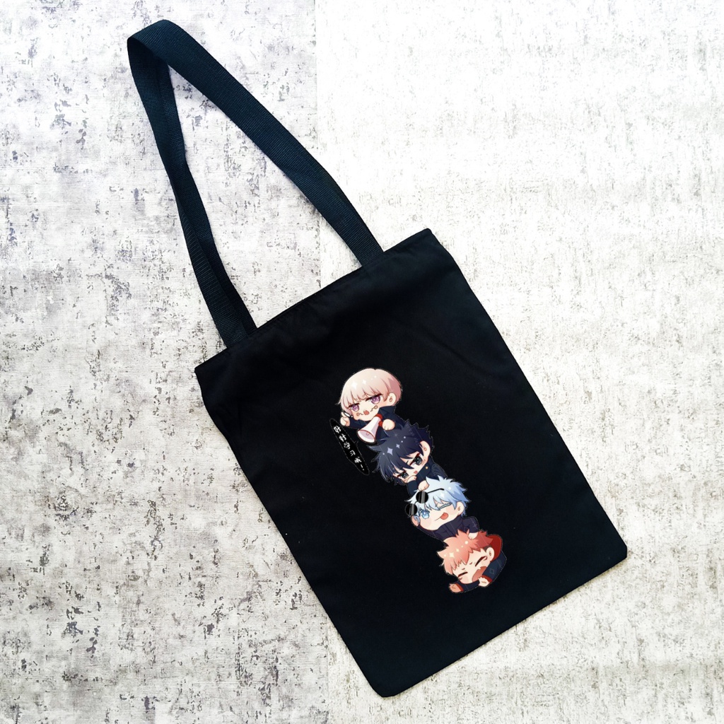 [LIMITED EDITION] Totebag Stringbag DTF Hitam Motif Chibi Jujutsu Tumpuk Manga Anime jujutsu kaisen kekinian tas kuliah sekolah kampus kerja olahraga