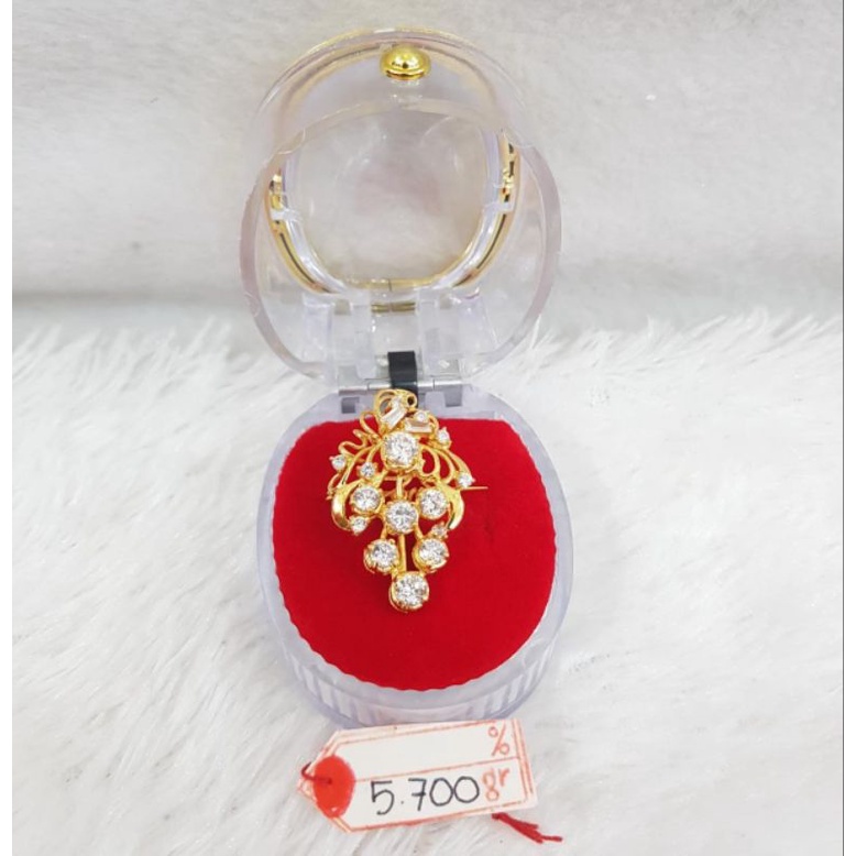 Pnt84DLM peniti bross model grape permata putih emas kuning asli berat 5.700 kadar 70% 16k