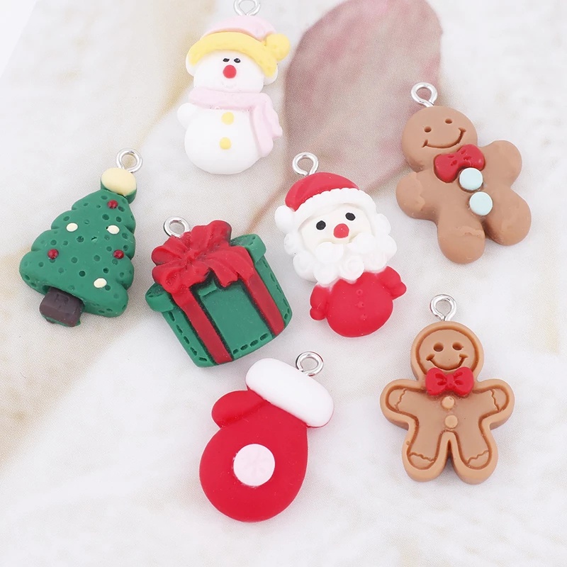 10pcs / set Gantungan Kunci Bentuk Gingerbread Man Santa Snowman Bahan Resin Untuk Aksesoris Natal