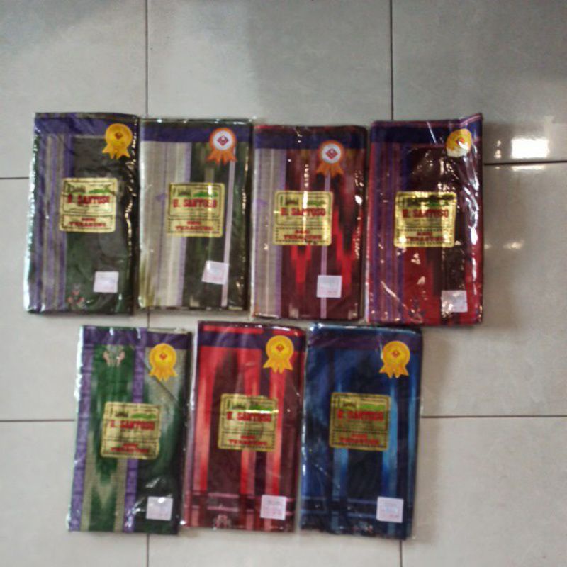 sarung H santoso motif garis kebawah