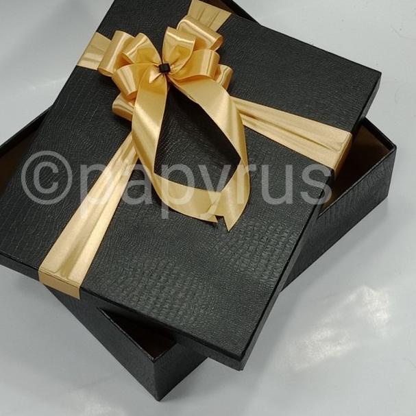 

Papyrus 25x30cm Tinggi 10cm Kotak Kado Gift Box