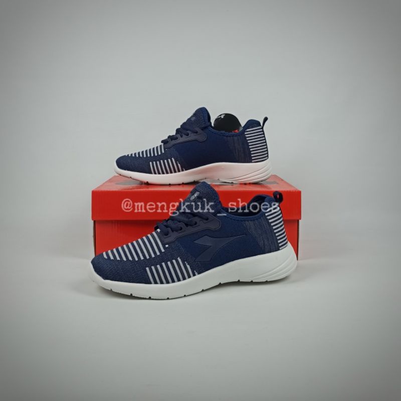 Diadora Jezza M NAVY Original 100% BNIB - DIADORA SALE