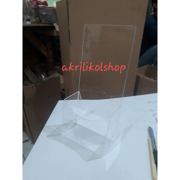

tempat brosur folio : 3 dari akrilik satu susun