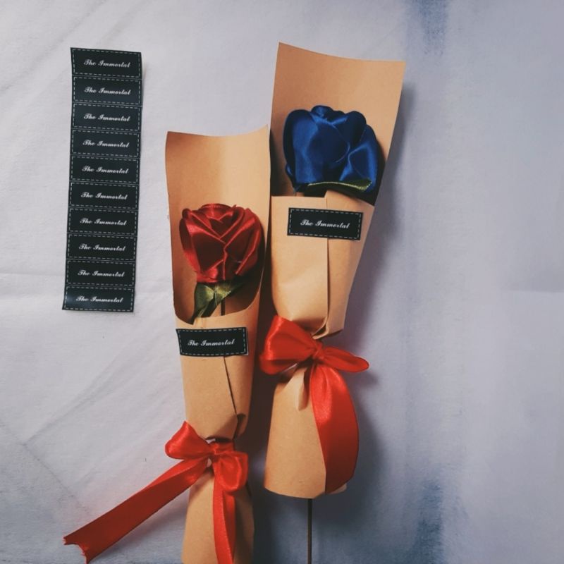 

The Immortal - Buket Bunga Mawar Pita Satin