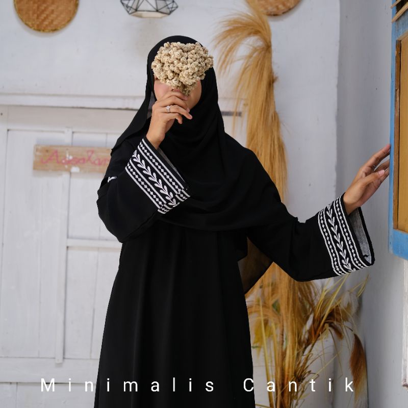 abaya bordir tangan Dubai begitu elegan terbaru dari istana abaya, Minimalis &amp; Cantik bgt !!!