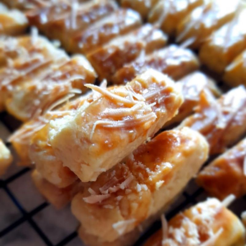 

KUE KERING KUE KASTENGEL KEJU EDAM KUE LEBARAN