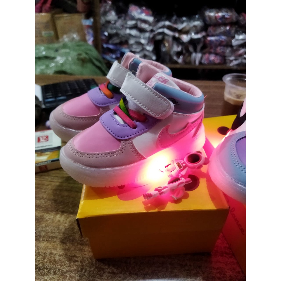 SEPATU ANAK PEREMPUAN LED IMPORT AKSESORIS BONEKA YOUTH BALANCE J2213-2 (21-30)