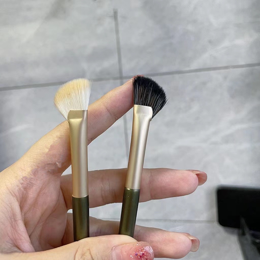 1pc Brush Makeup Bentuk Setengah Kipas Bahan Fiber Lembut Untuk Contour Hidung Highlighting Wajah