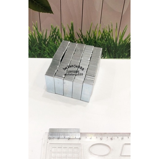 Magnet NEODYMIUM 30x10x1,5 satuan
